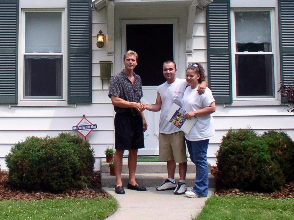 We buy houses from people in Fort Wayne in any area and price range.